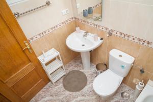 A bathroom at Apartment SolMar