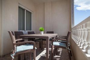 A seating area at Apartment SolMar