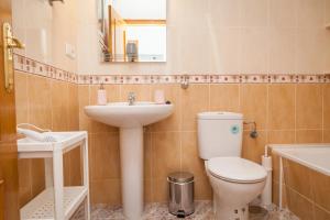 A bathroom at Apartment SolMar