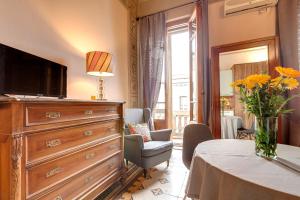 a living room with a dresser with a tv at Sleep Tight Florence Apartment in Florence