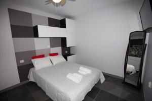 Postel nebo postele na pokoji v ubytování Trendy Living in Monastiraki