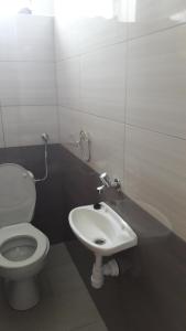 Kúpeľňa v ubytovaní Simon Apartmanház Zamárdi