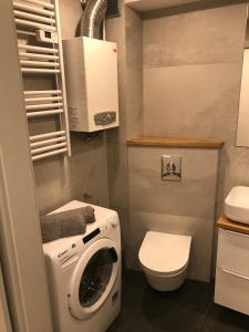 a bathroom with a washing machine and a toilet at Apartament 45M2 Czeladz 8Km Do Katowic in Czeladź