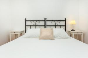 En eller flere senge i et værelse på Villa Misita