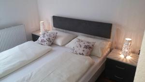 Postel nebo postele na pokoji v ubytování Guesthouse Šebalj