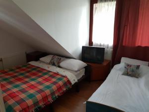 Un pat sau paturi într-o cameră la Hostel Gonzo
