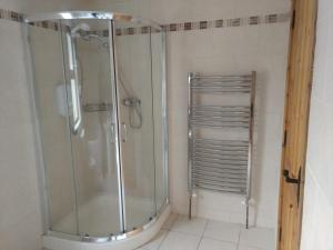 Bilik mandi di Chapel Cross House