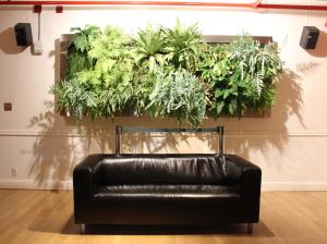 HI New York City Hostel的休息区