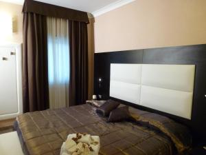 Postel nebo postele na pokoji v ubytování EH Suites Rome Airport Euro House Hotels