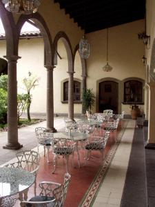 A restaurant or other place to eat at Posada Coatepec