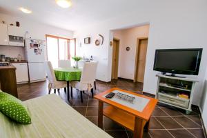 Kuchyň nebo kuchyňský kout v ubytování Apartments Toni