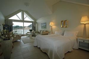 Gallery image of Sunde Fjord Hotel, free and easy parking in Solavagen