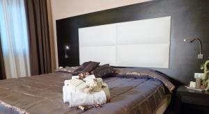 Postel nebo postele na pokoji v ubytování EH Suites Rome Airport Euro House Hotels