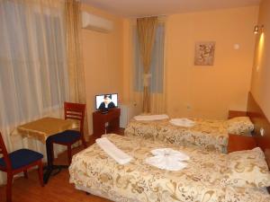 Кровать или кровати в номере Matev Hotel