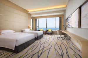 Fliport Wutong Hotel-Free Welcome Fruit & Near Exhibition Center 객실 침대