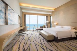 Fliport Wutong Hotel-Free Welcome Fruit & Near Exhibition Center 객실 침대
