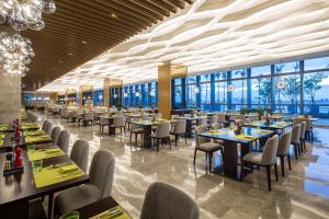 Fliport Wutong Hotel-Free Welcome Fruit & Near Exhibition Center 레스토랑 또는 맛집