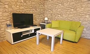 A television and/or entertainment centre at Donggang Hai-Wan Homestay