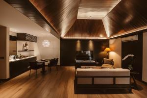 Posezení v ubytování The Vira Bali Boutique Hotel & Suite