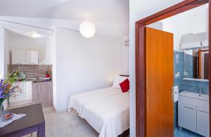 Postel nebo postele na pokoji v ubytování Apartments Elica + 34 fotografií