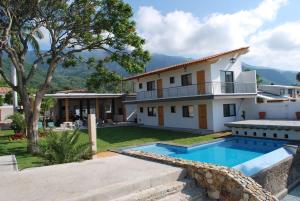 Gallery image of Hotel La Ribereña in Ajijic