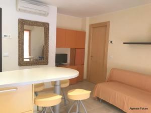 a room with a table and a bed and a mirror at Residence Mirage in Grado