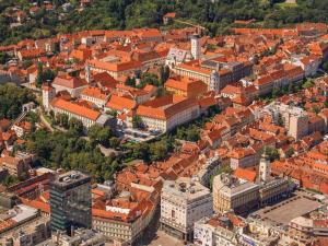 Nespecifikovaný výhled na destinaci Záhřeb nebo výhled na město při pohledu z apartmánu