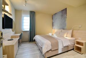 Μια τηλεόραση ή/και κέντρο ψυχαγωγίας στο Garni Hotel D10