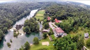 Zdjęcie z galerii obiektu Bed & Breakfast Zeleni Kut w mieście Gornji Zvečaj