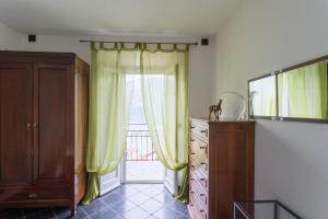 Fotografie z fotogalerie ubytování Lovely Apartment Overlooking Lake Como by Rent All Como v destinaci Carate Urio
