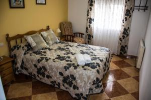 Postel nebo postele na pokoji v ubytování Casa Rural Maria Belen