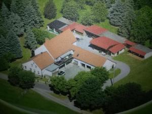 Uma vista aérea de Knoblochs Ferienhof