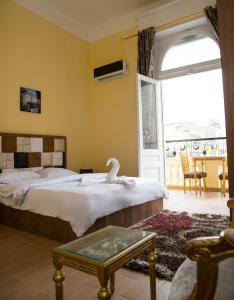 Кровать или кровати в номере New Grand Royal Hotel Cairo