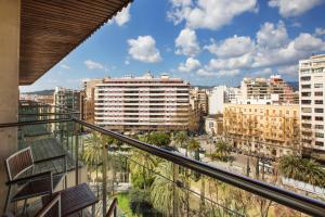 balcón con vistas a la ciudad en HM Jaime III, en Palma de Mallorca