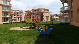 Детска площадка в Hasienda Beach Apartments