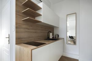 Kuchyň nebo kuchyňský kout v ubytování St Agnes Apartments Attic