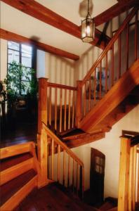 a wooden staircase in a living room with wooden floors at Hotel und Gasthof Dreibeiniger Hund in Görlitz