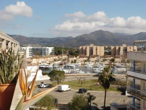 A general mountain view or a mountain view taken from Az apartmant