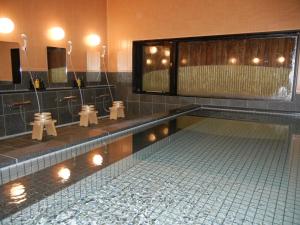 Bazén v ubytování Oustat Kokusai Hotel Tajimi nebo v jeho okolí