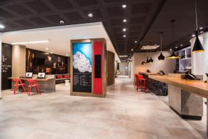 Ein Restaurant oder anderes Speiselokal in der Unterkunft ibis Barranquilla 