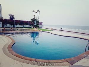 Bazén v ubytování My Resort Huahin C605 nebo v jeho okolí
