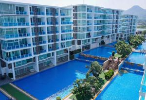 Bazén v ubytování My Resort Huahin C605 nebo v jeho okolí