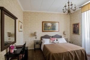 Postel nebo postele na pokoji v ubytování Hotel Residenza In Farnese