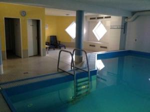 a swimming pool with a chair in the middle of it at Das Meer Genie En in Scharbeutz