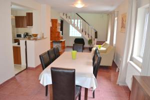 a dining room with a table and chairs at Casa Retezat in Râu de Mori