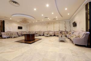 Posezení v ubytování Burj Al Saif Hotel ـ فندق برج السيف + 37 fotografií