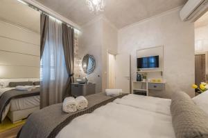 A bed or beds in a room at Zara Palace - design rooms