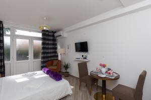 a room with a bed and a table with a dining room at Apartment Jasmina in Dubrovnik