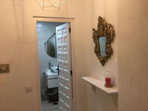 Kúpeľňa v ubytovaní ESTUDIO SAN NICOLÁS + 16 fotografií