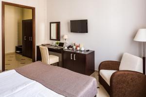 Sjónvarps- og/eða afþreyingartæki á Taurus Hotel & SPA
